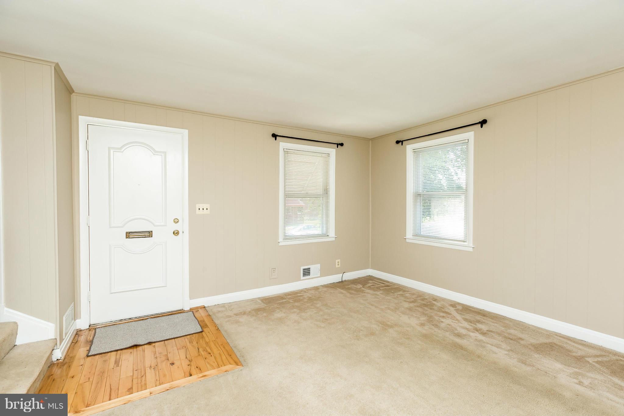 8620 Oak Road Baltimore, MD 21234 - Photo 3 of 28 Living Room
