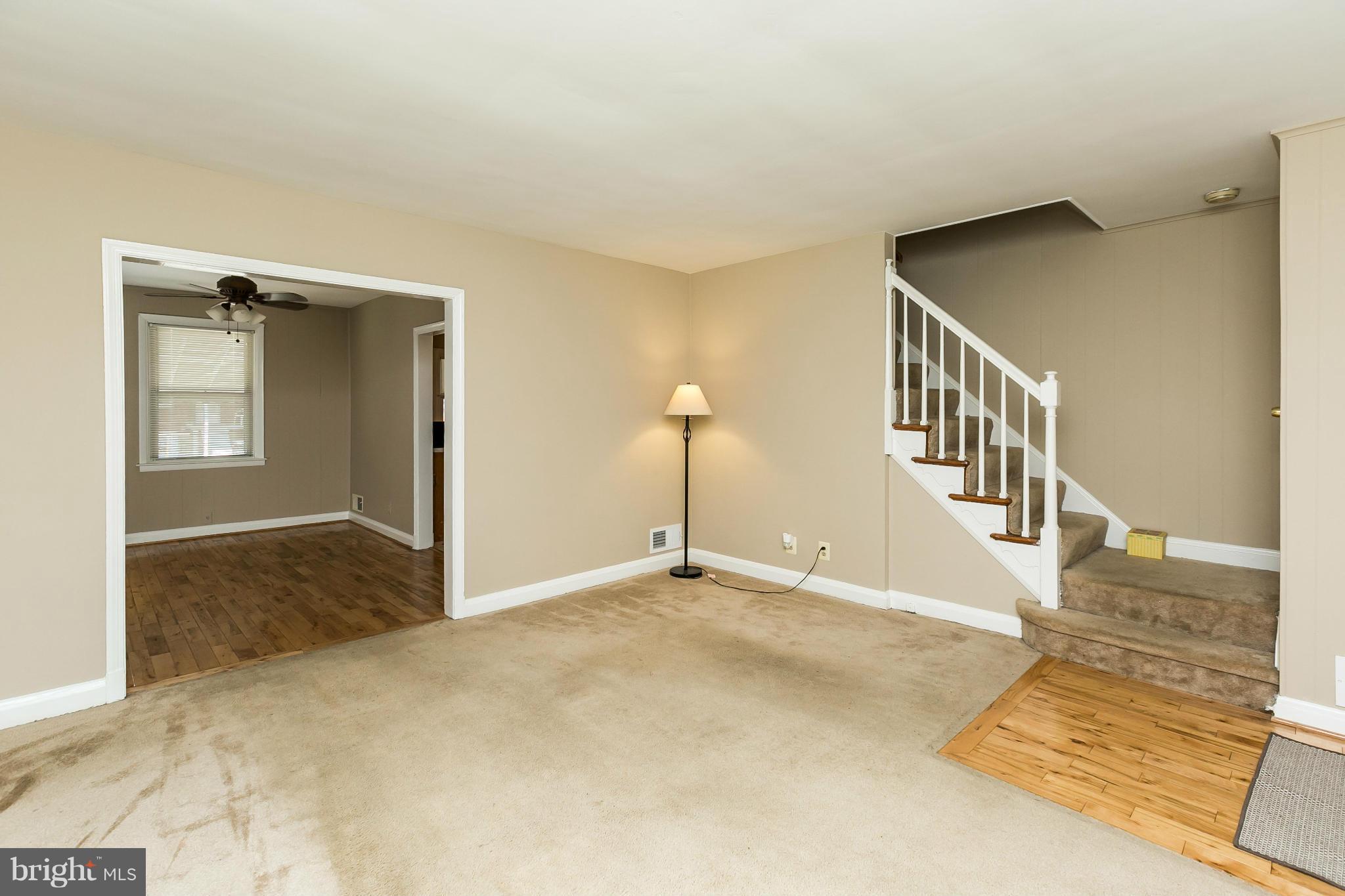 8620 Oak Road Baltimore, MD 21234 - Photo 4 of 28 Living Room