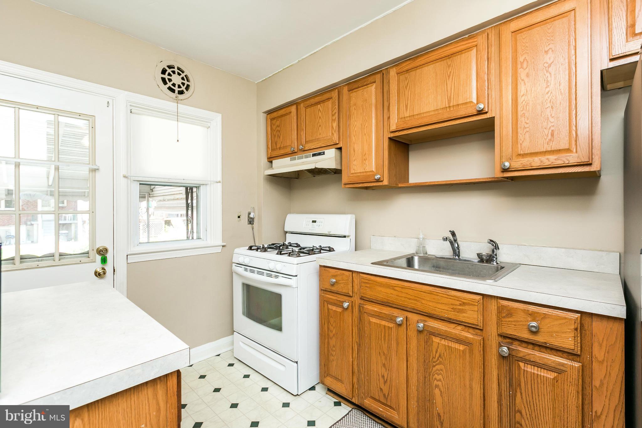 8620 Oak Road Baltimore, MD 21234 - Photo 8 of 28 Kitchen