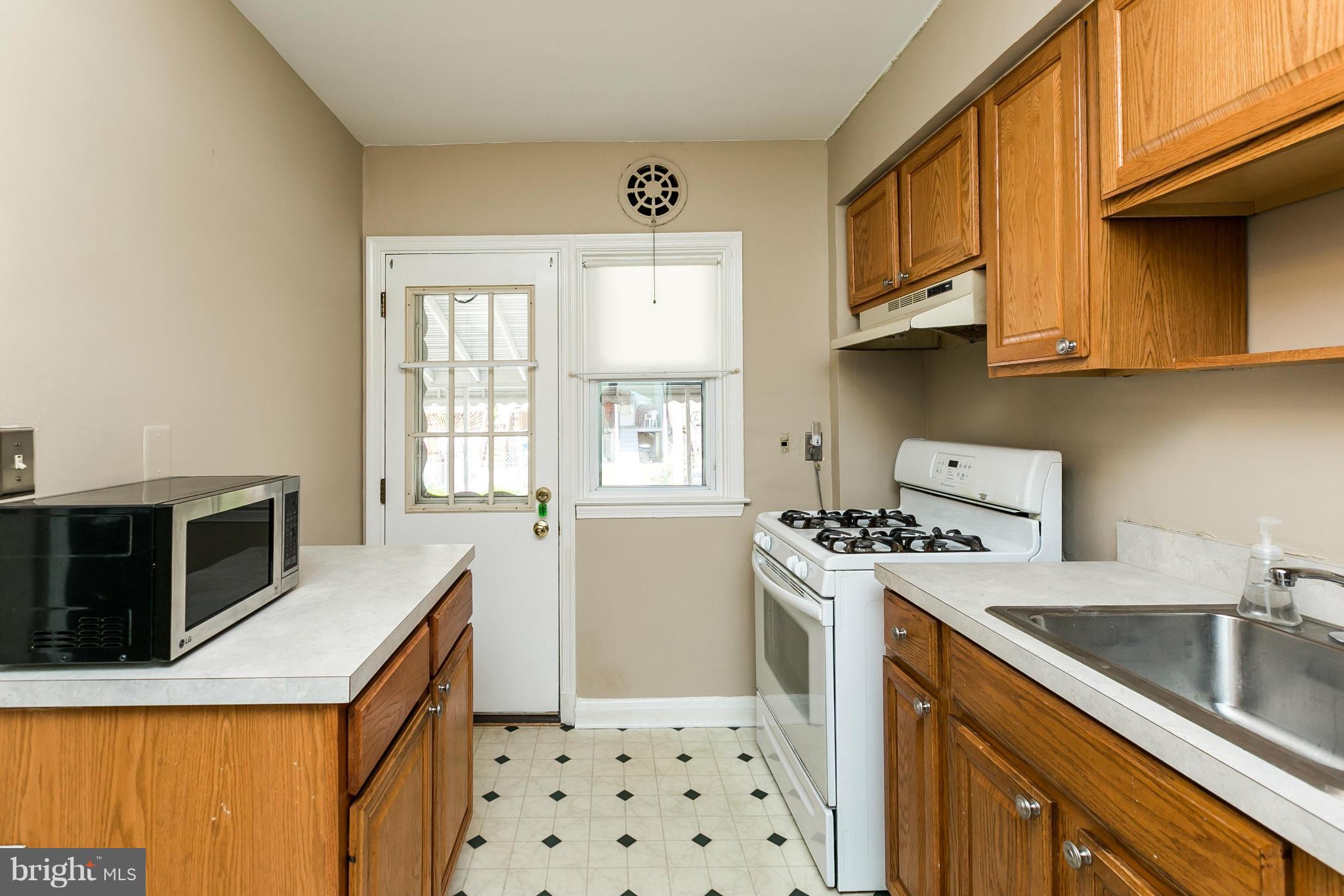 8620 Oak Road Baltimore, MD 21234 - Photo 9 of 28 Kitchen