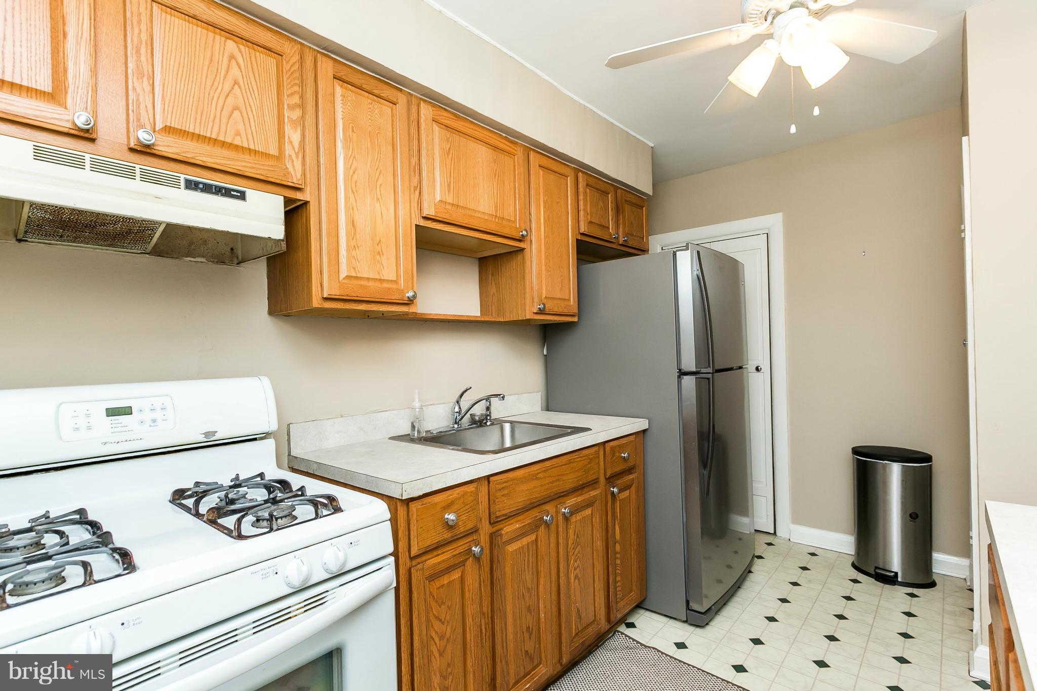 8620 Oak Road Baltimore, MD 21234 - Photo 10 of 28 Kitchen