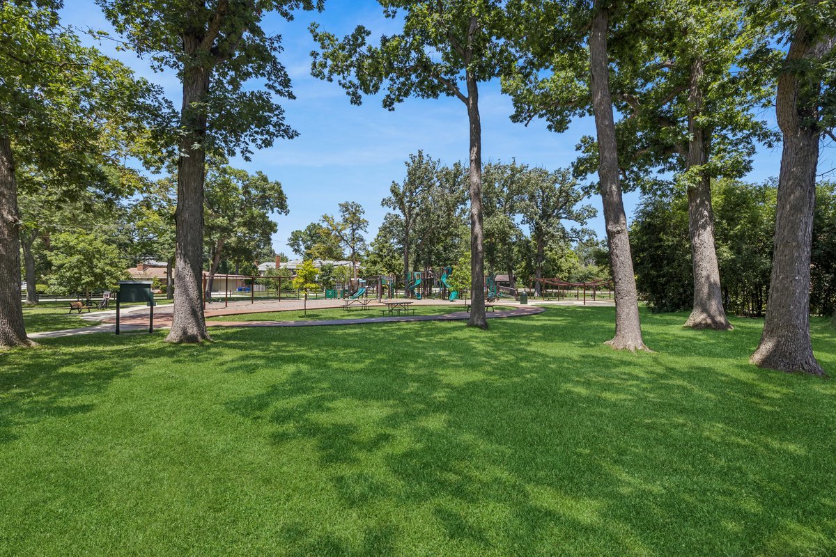 140 Green Bay Road, Unit 2 Glencoe, IL 60022 - Photo 26 of 28 a view of park space