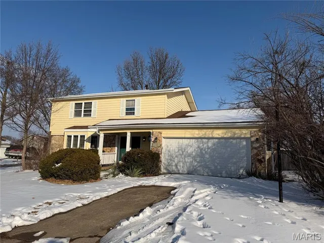 $218,000 | 832 Summerview Drive, St. Charles, MO 63304