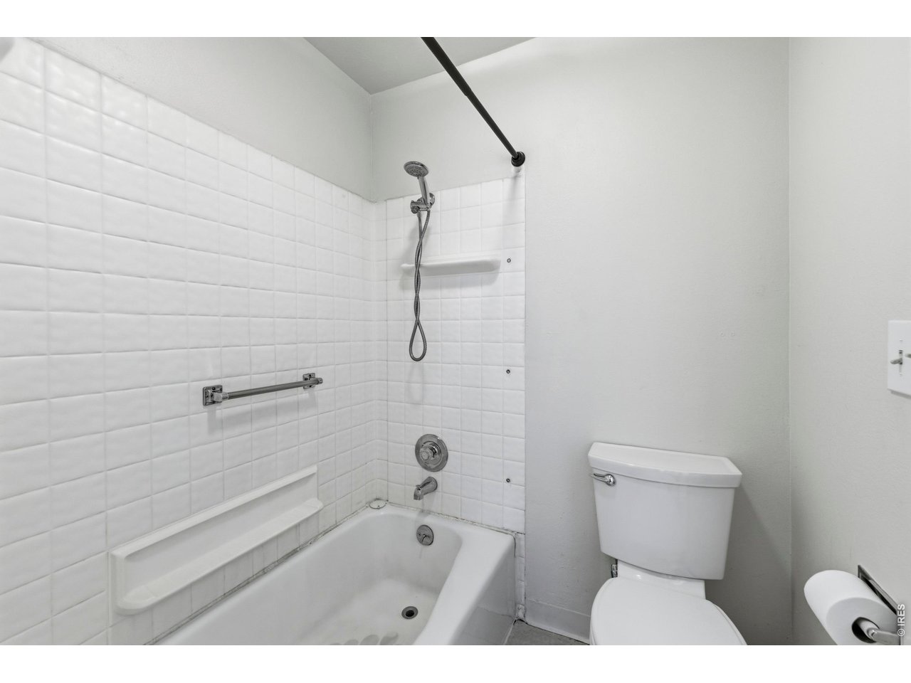 925 Columbia Road, Unit 824 Fort Collins, CO 80525 - Photo 16 of 36 a bathroom with a toilet a sink and shower