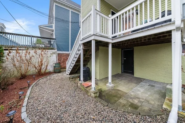 a view of entryway front of house