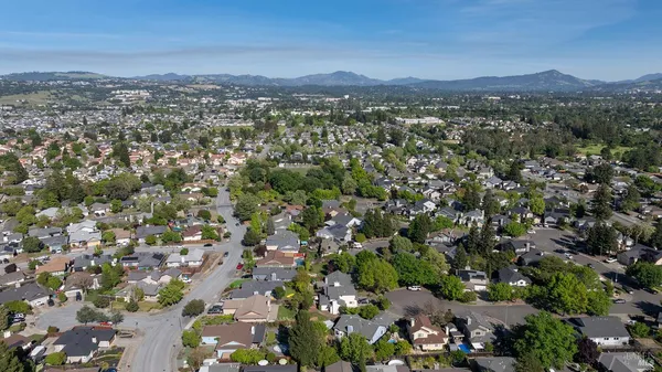 $779,000 | 2387 Lujo Court, Santa Rosa, CA 95403
