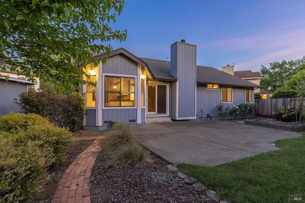 $779,000 | 2387 Lujo Court, Santa Rosa, CA 95403