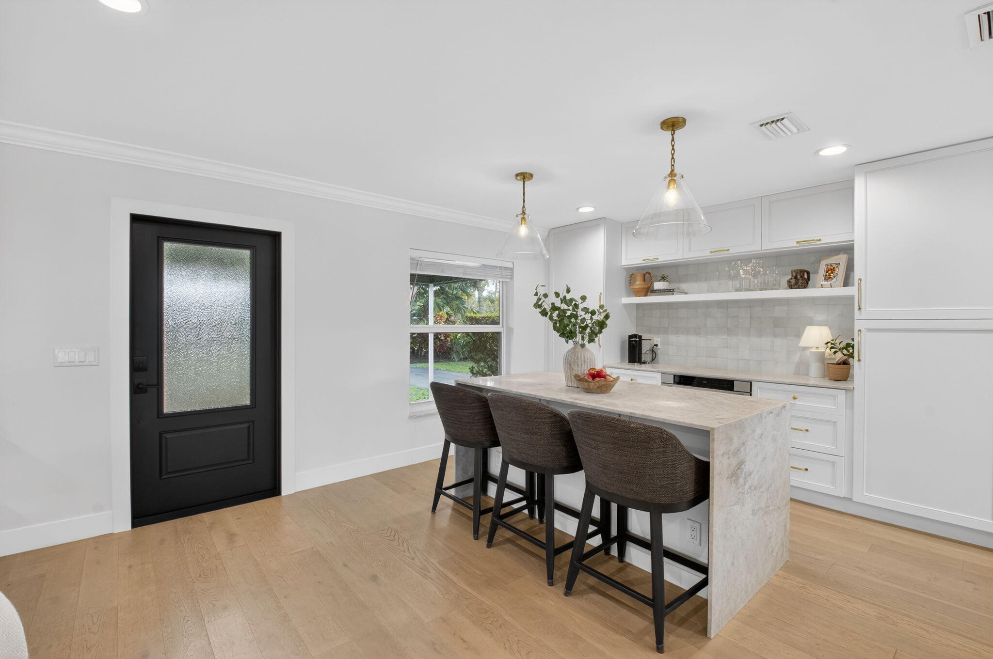 525 Sunset Road Boynton Beach, FL 33435 - Photo 29 of 62 a kitchen with a table and chairs in it