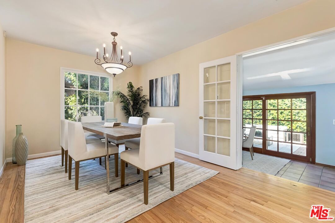11637 Charnock Road Los Angeles, CA 90066 - Photo 3 of 28 Gallery Image 3