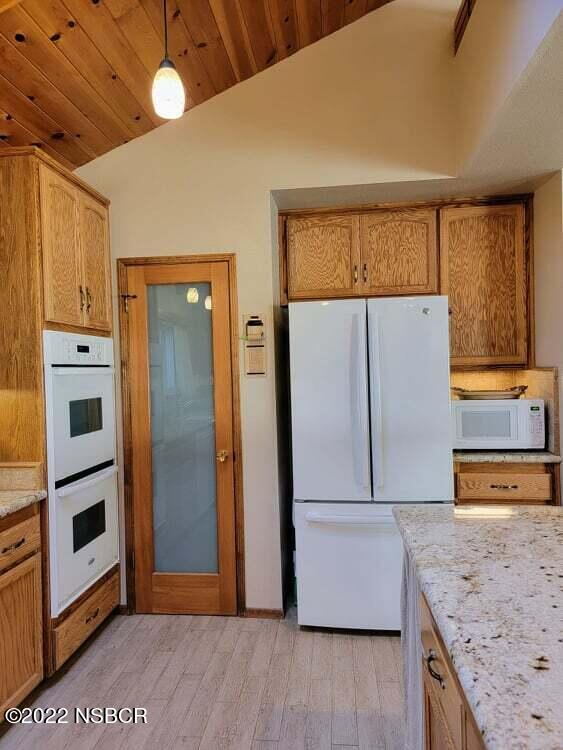 4387 Greenbrier Road Lompoc, CA 93436 - Photo 14 of 39 Double Oven/Walk-In Pantry