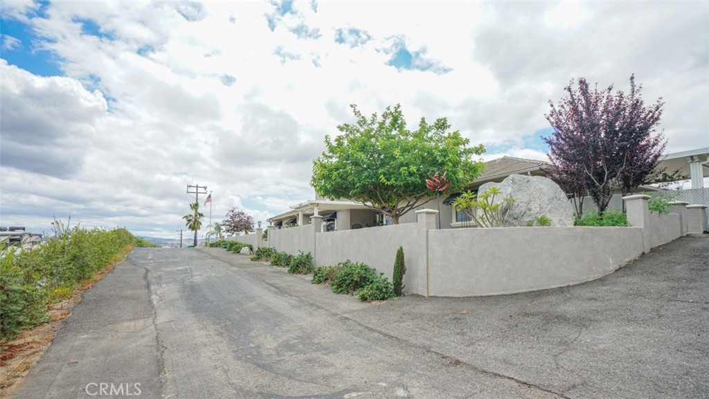 16025 Perry Heights Drive Riverside, CA 92504 - Photo 22 of 105 Private Driveway