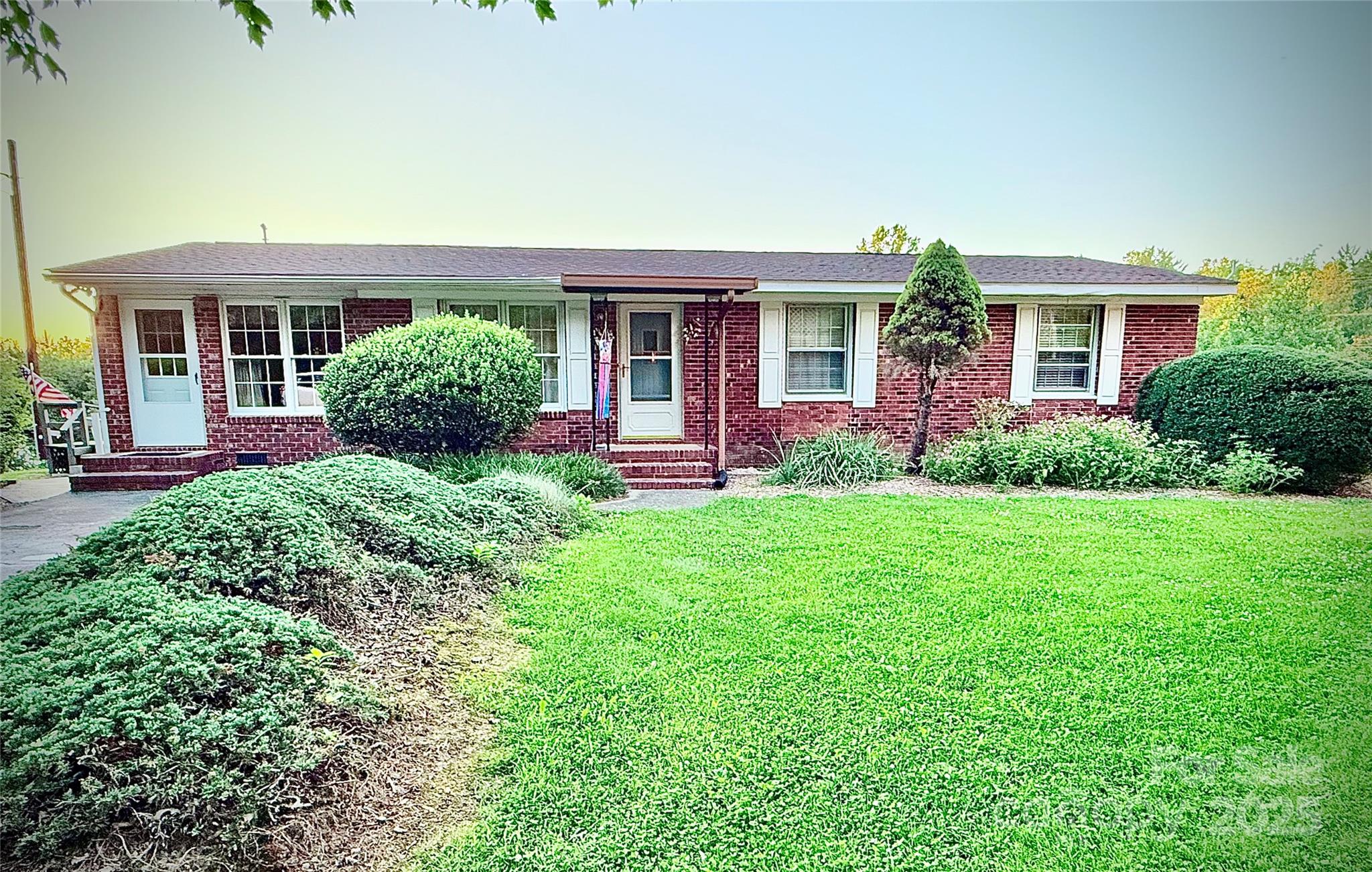 520 Loop Road Hendersonville, NC 28792 - Photo 21 of 39