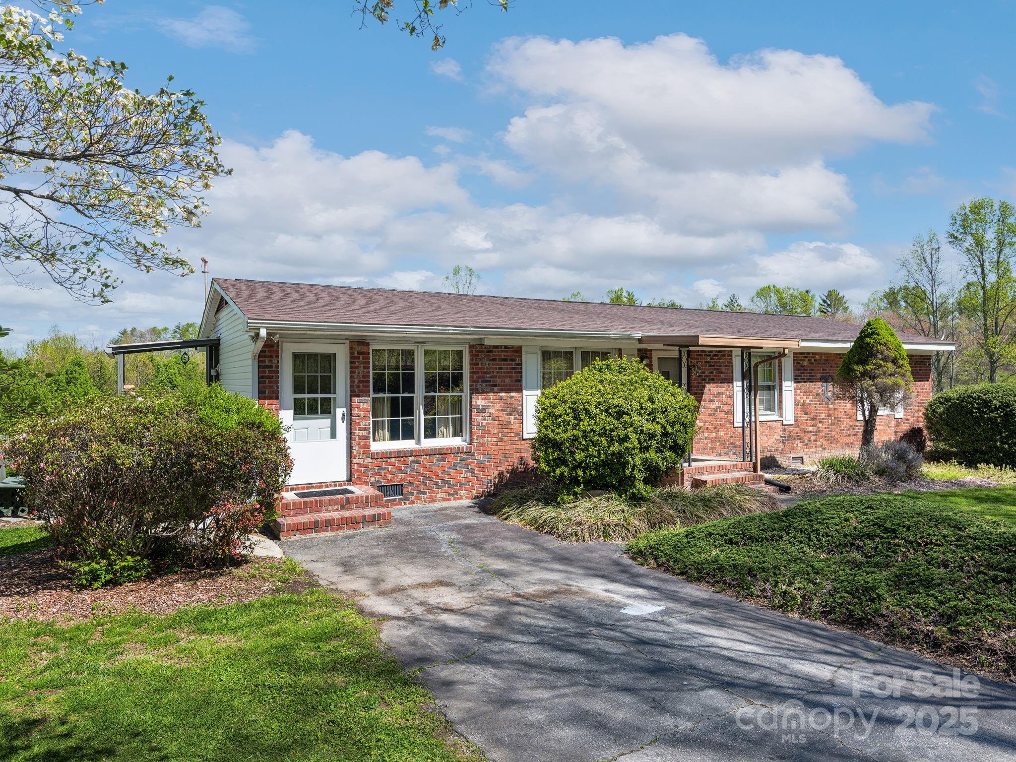 520 Loop Road Hendersonville, NC 28792 - Photo 26 of 39