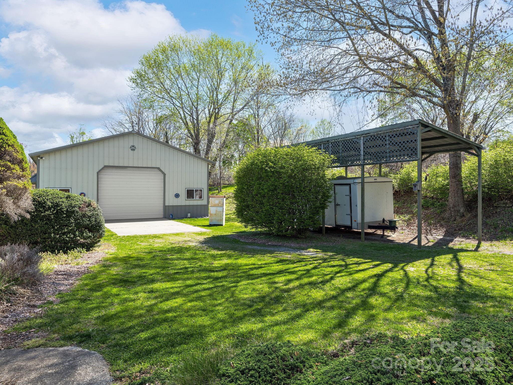 520 Loop Road Hendersonville, NC 28792 - Photo 5 of 39