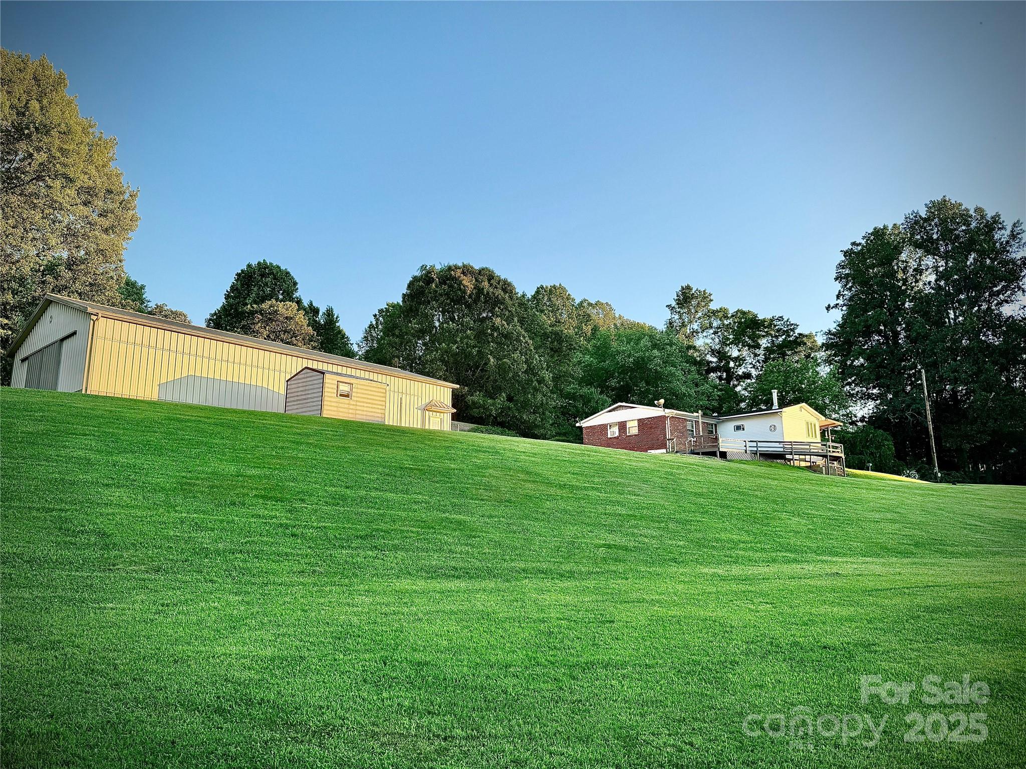 520 Loop Road Hendersonville, NC 28792 - Photo 7 of 39