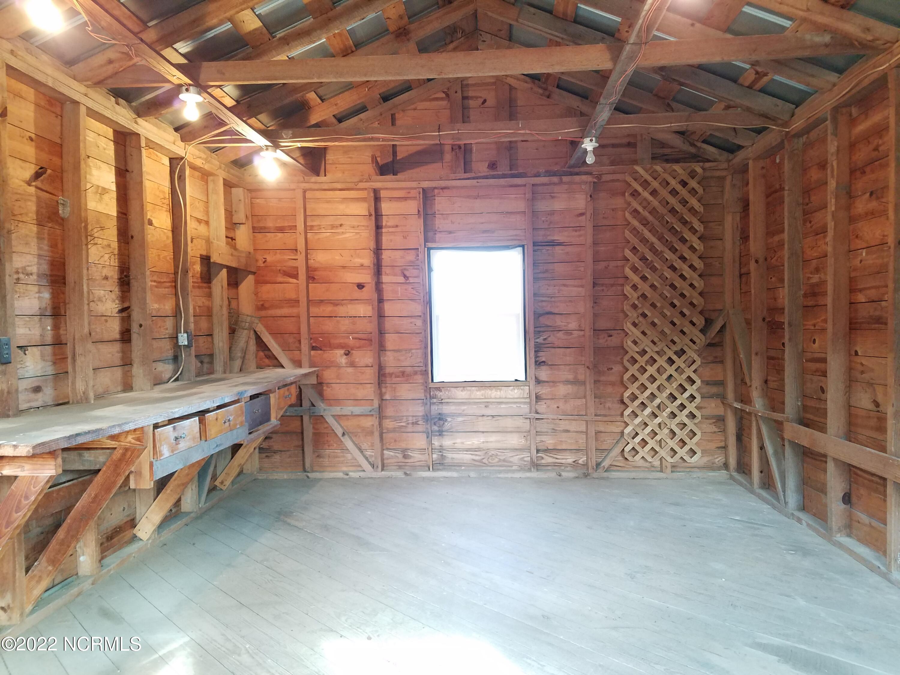 502 Loop Road Cove City, NC 28523 - Photo 11 of 39 Shop Interior