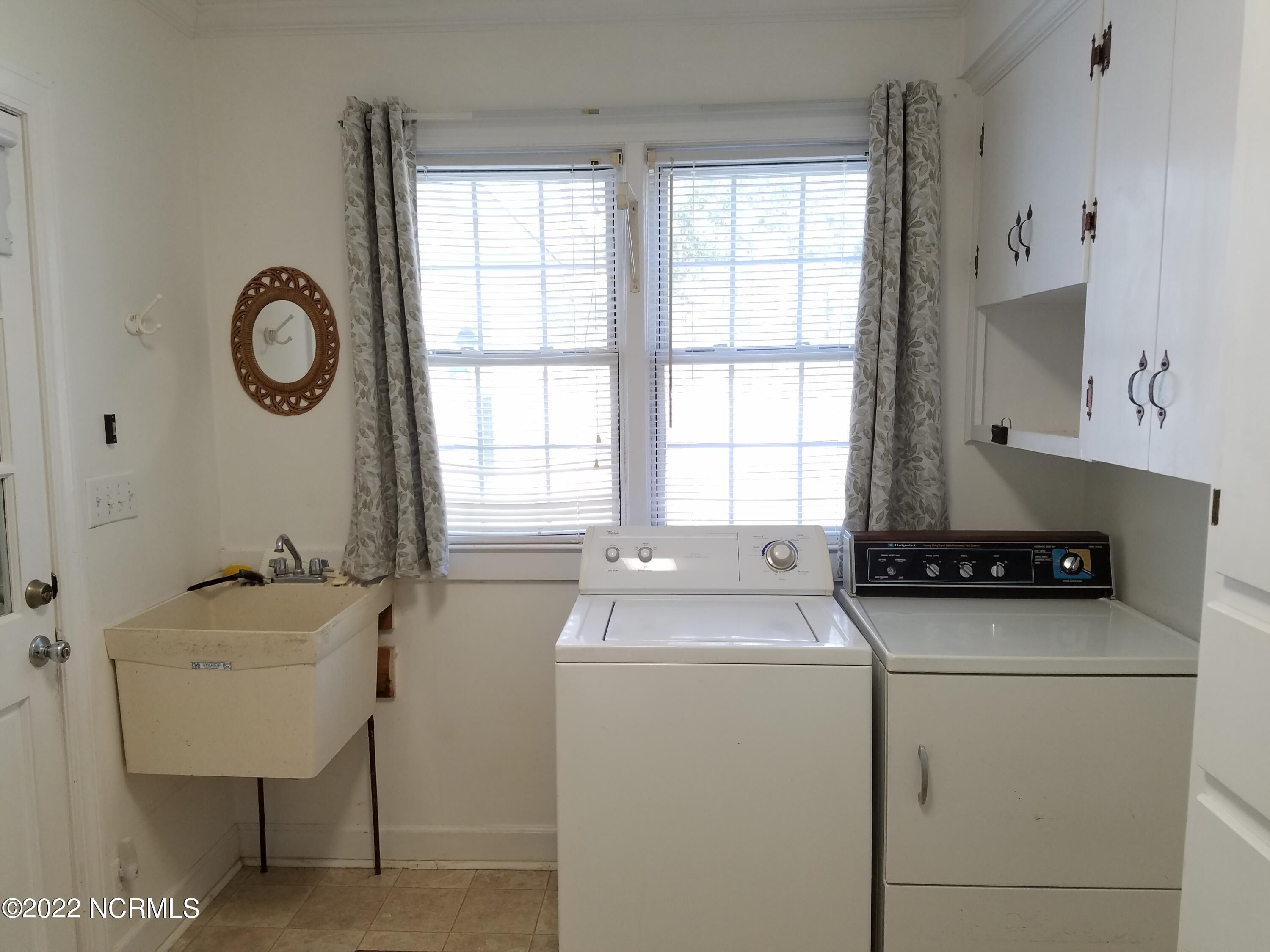 502 Loop Road Cove City, NC 28523 - Photo 24 of 39 Laundry Room