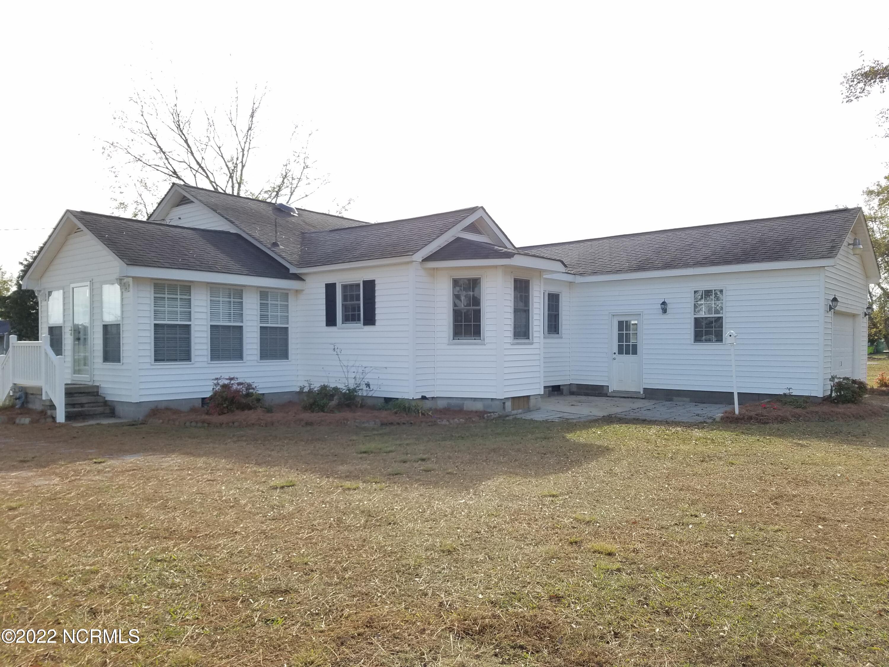 502 Loop Road Cove City, NC 28523 - Photo 3 of 39 20221114_135734