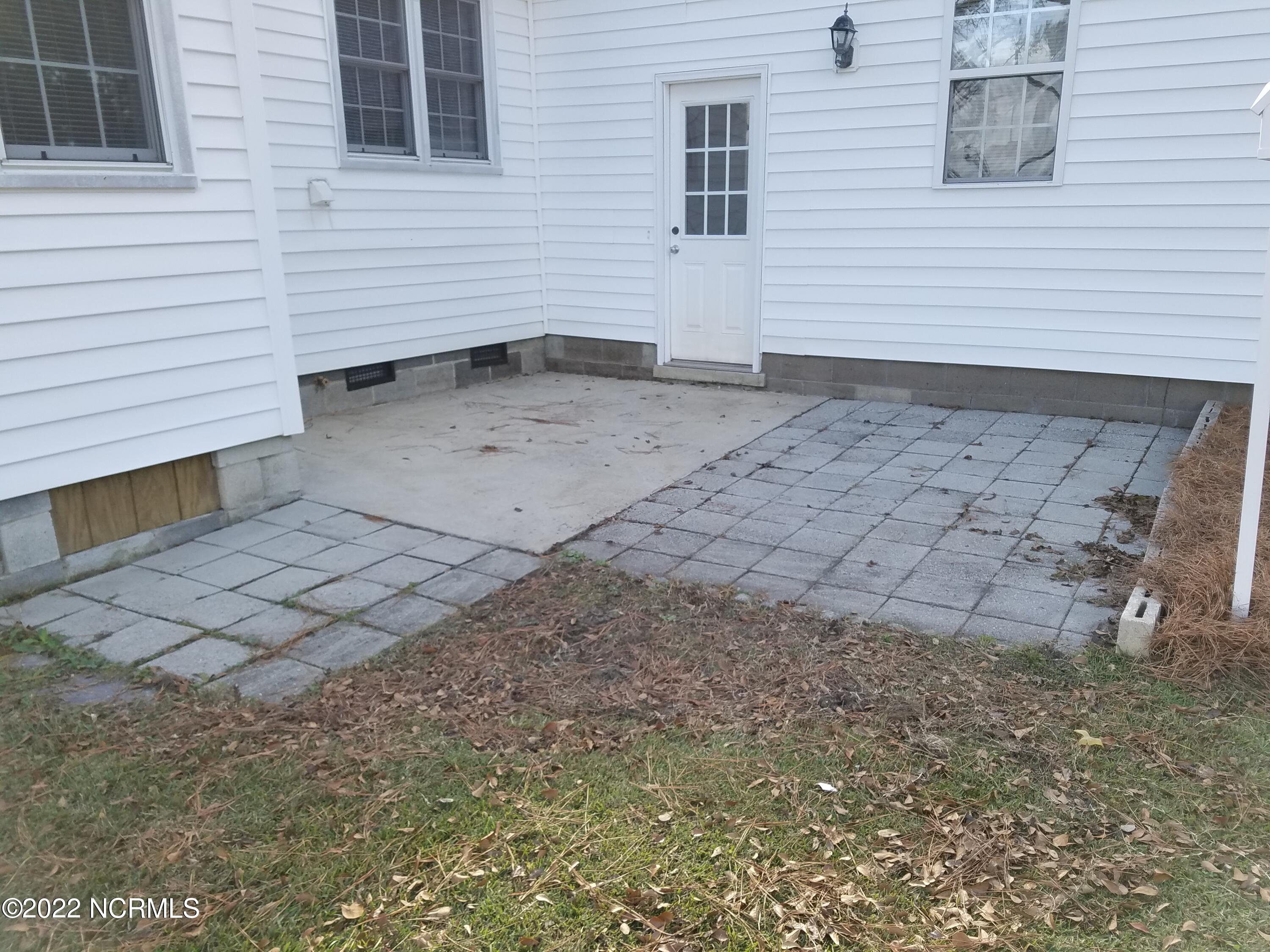 502 Loop Road Cove City, NC 28523 - Photo 5 of 39 Patio