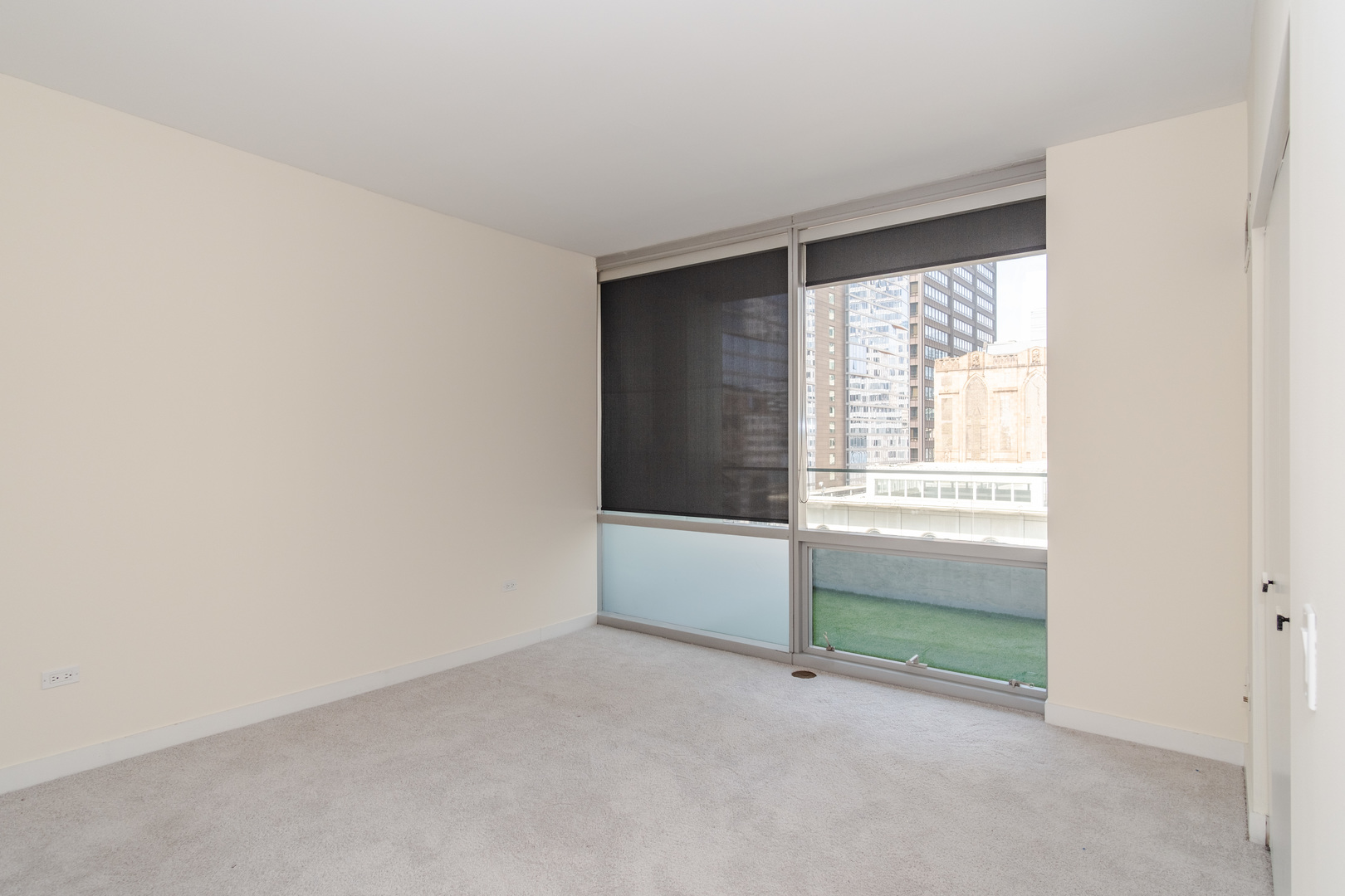 8 East Randolph Street, Unit 1806 Chicago, IL 60601 - Photo 14 of 23 an empty room with windows