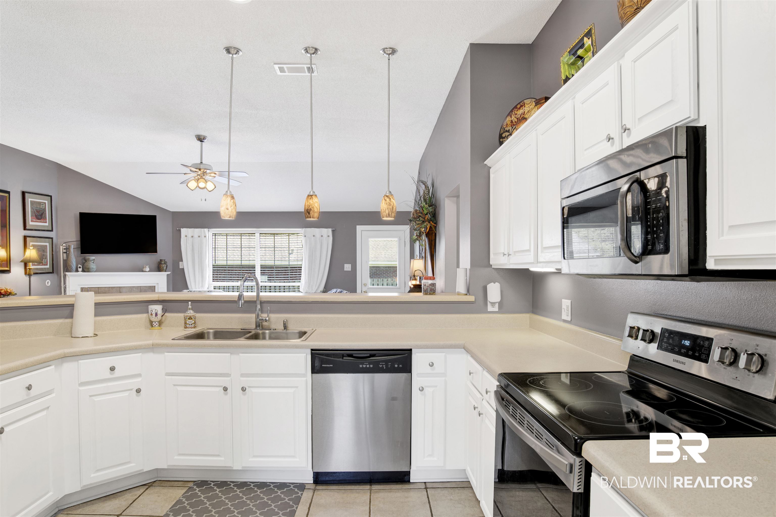 29153 Canterbury Road Daphne, AL 36526 - Photo 6 of 24 Kitchen