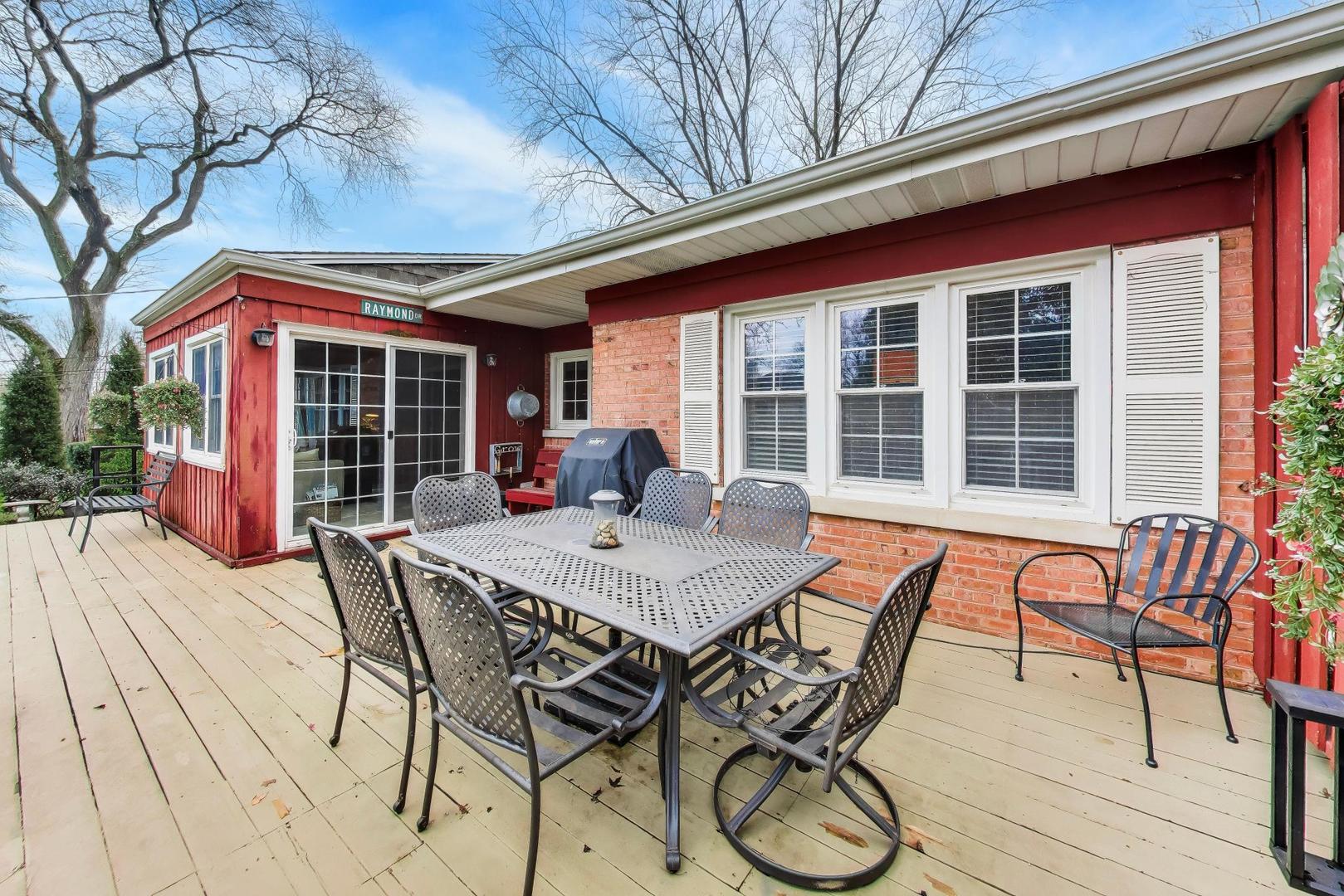 511 South Hi Lusi Avenue Mount Prospect, IL 60056 - Photo 37 of 51 a view of a dinning table and chairs in patio of the house