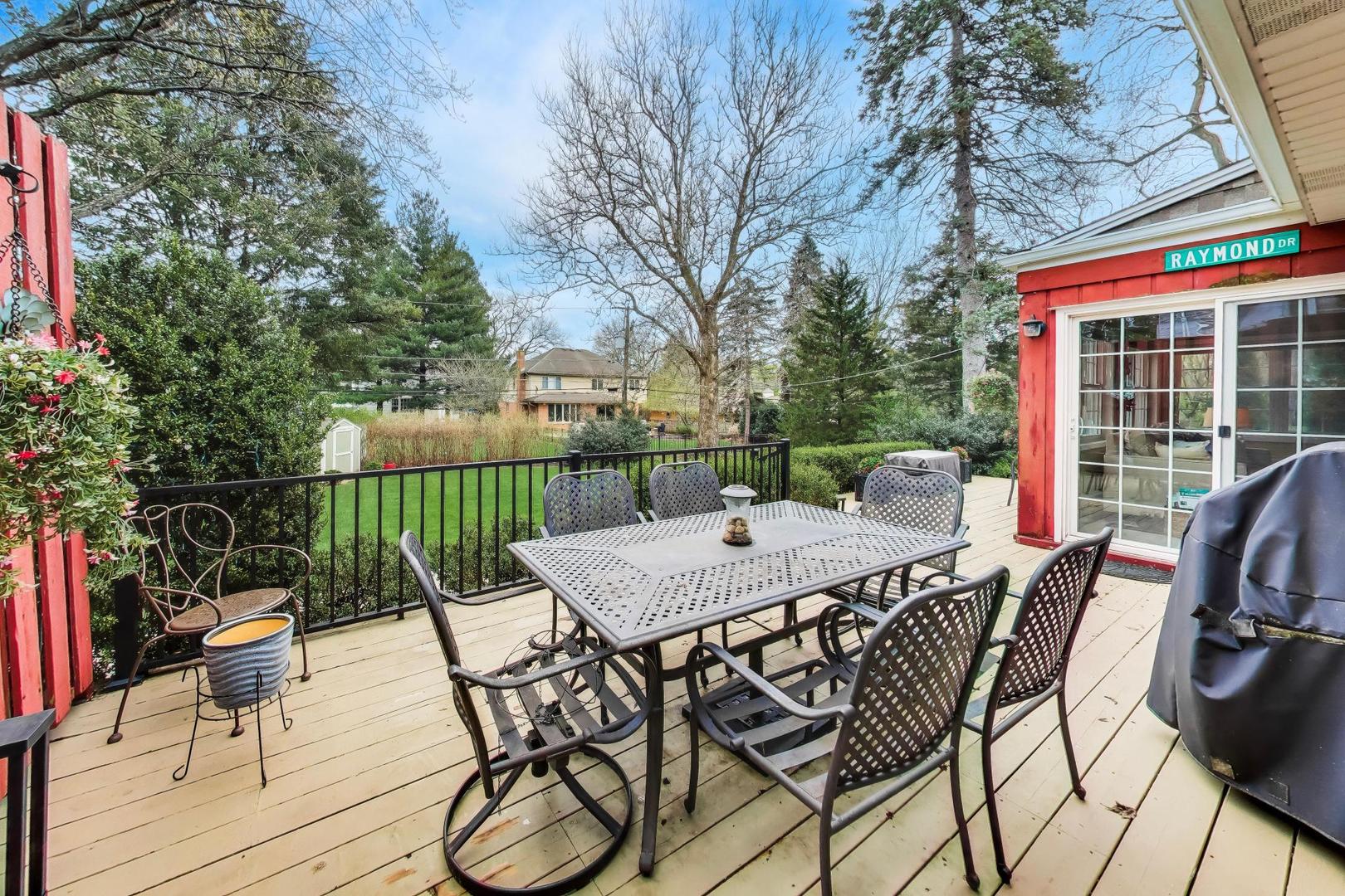511 South Hi Lusi Avenue Mount Prospect, IL 60056 - Photo 38 of 51 a view of a patio with a table and chairs