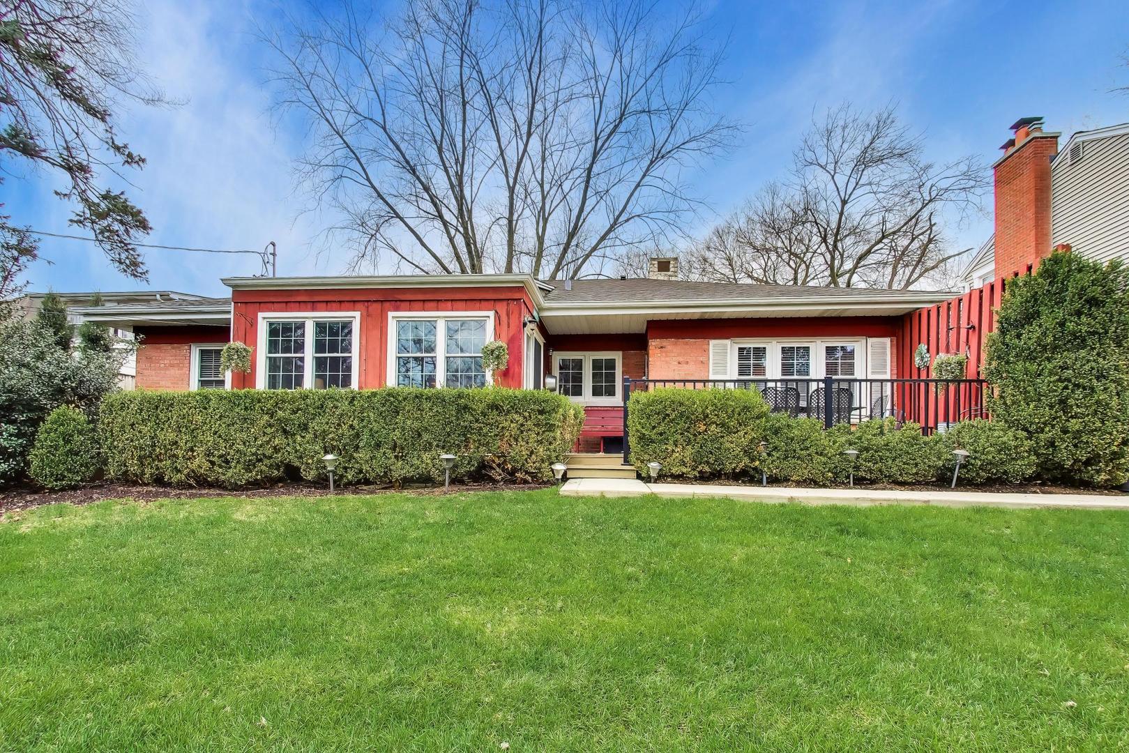 511 South Hi Lusi Avenue Mount Prospect, IL 60056 - Photo 41 of 51 a front view of a house with a yard