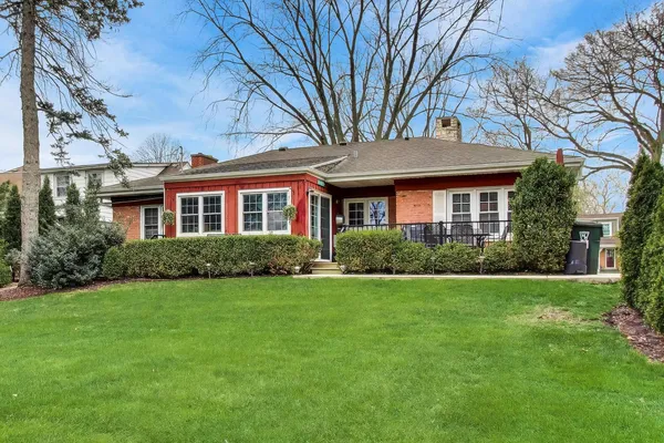$529,900 | 511 South Hi Lusi Avenue, Mount Prospect, IL 60056