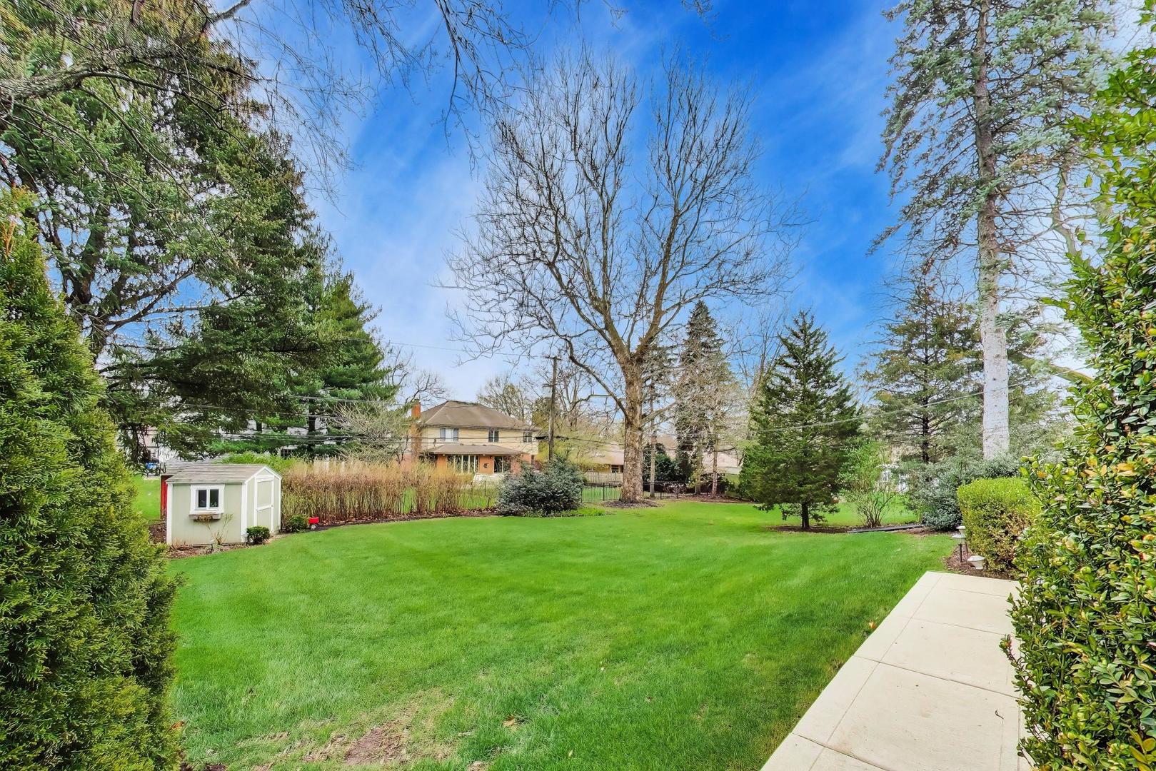 511 South Hi Lusi Avenue Mount Prospect, IL 60056 - Photo 44 of 51 a front view of a house with garden