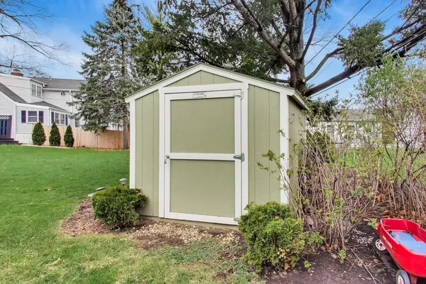 $529,900 | 511 South Hi Lusi Avenue, Mount Prospect, IL 60056