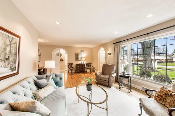 $529,900 | 511 South Hi Lusi Avenue, Mount Prospect, IL 60056