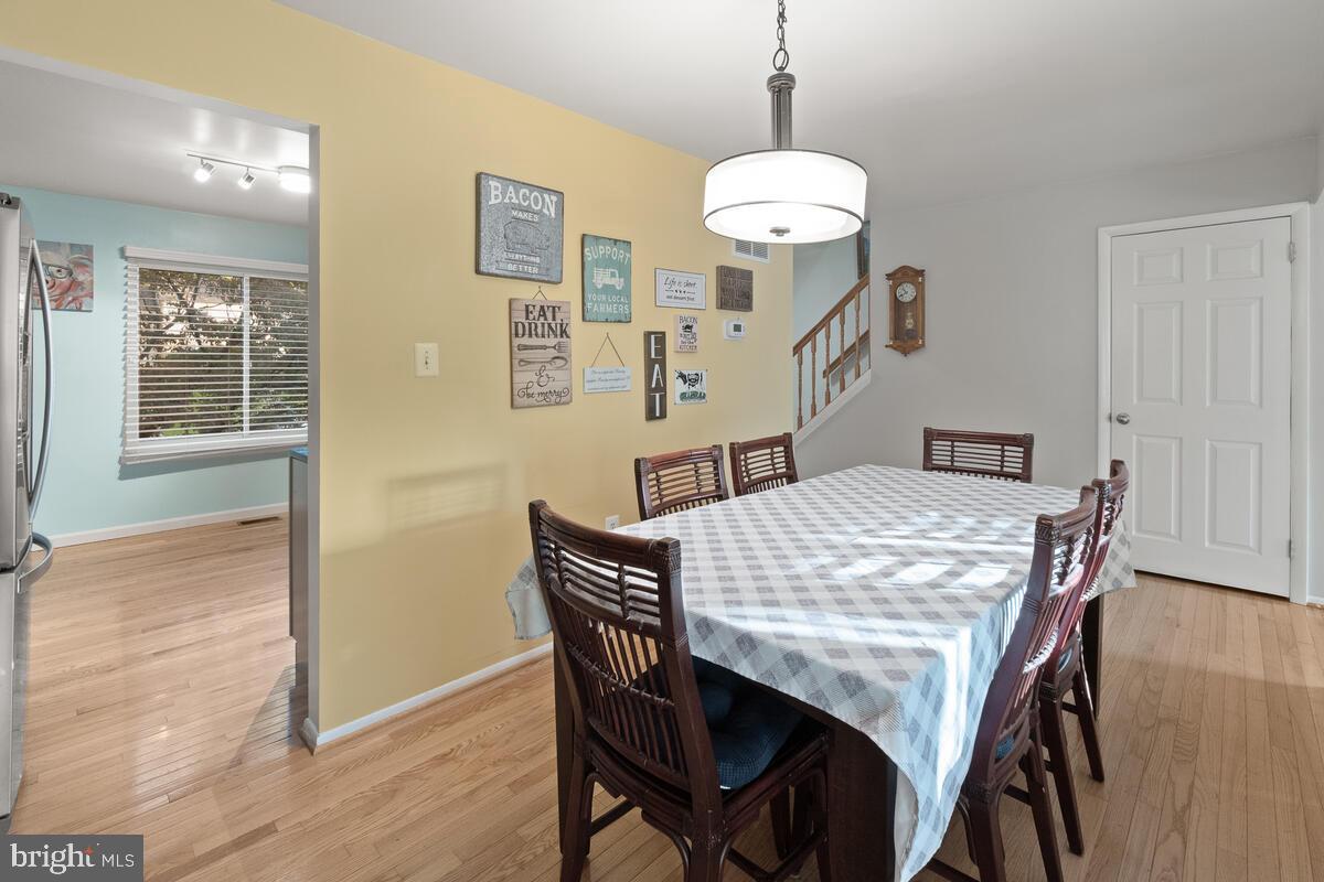 8953 Centerway Road Gaithersburg, MD 20879 - Photo 13 of 37 Dining room