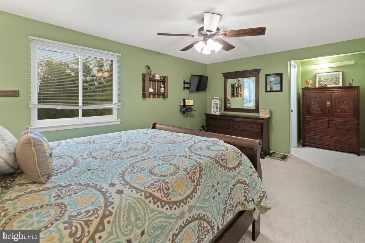 8953 Centerway Road Gaithersburg, MD 20879 - Photo 20 of 37 Primary bedroom