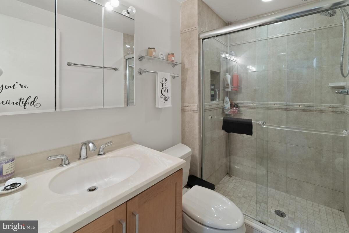 8953 Centerway Road Gaithersburg, MD 20879 - Photo 22 of 37 Primary bathroom