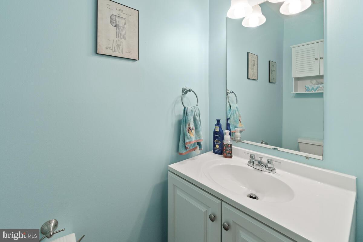 8953 Centerway Road Gaithersburg, MD 20879 - Photo 4 of 37 Powder Room