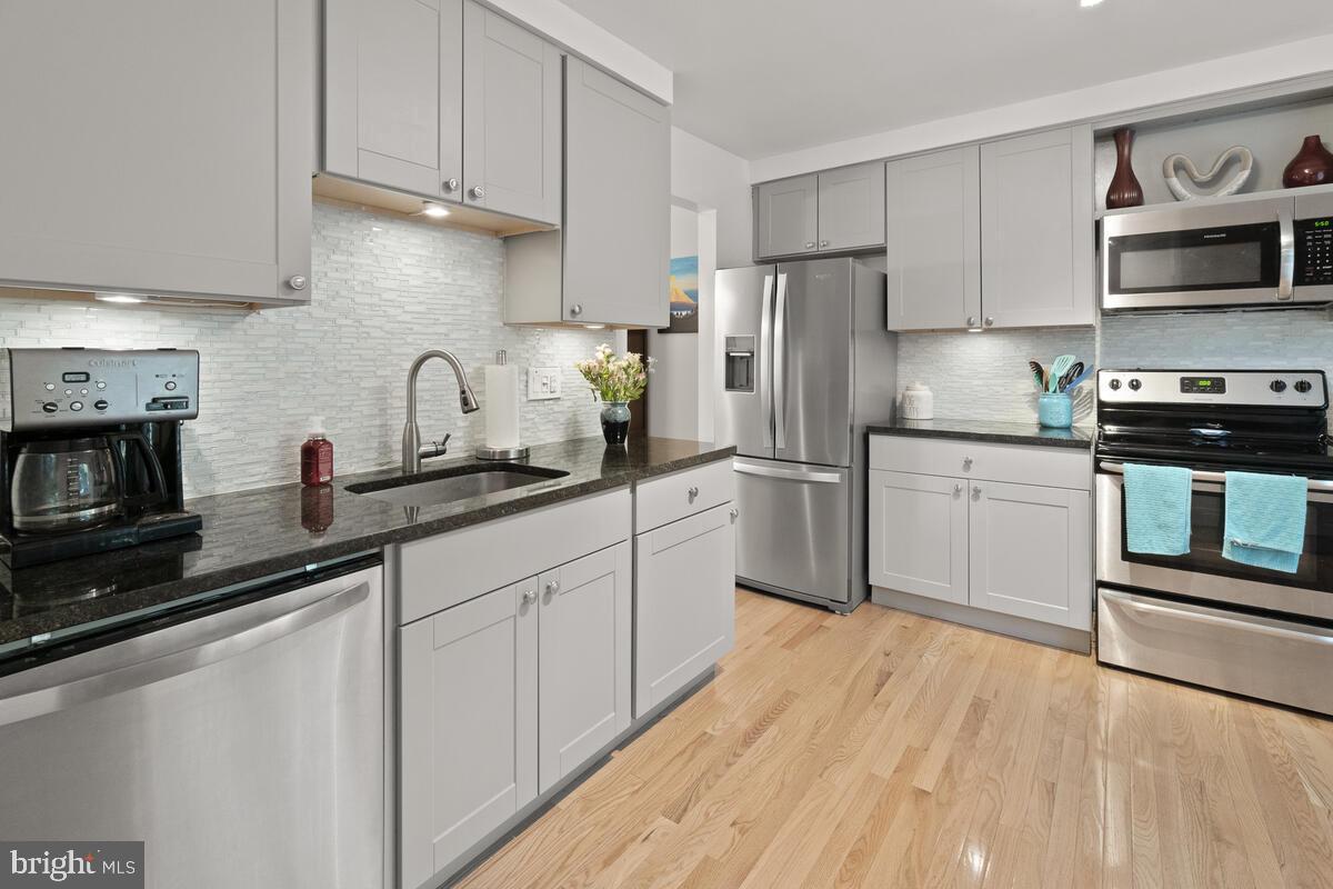 8953 Centerway Road Gaithersburg, MD 20879 - Photo 6 of 37 Kitchen