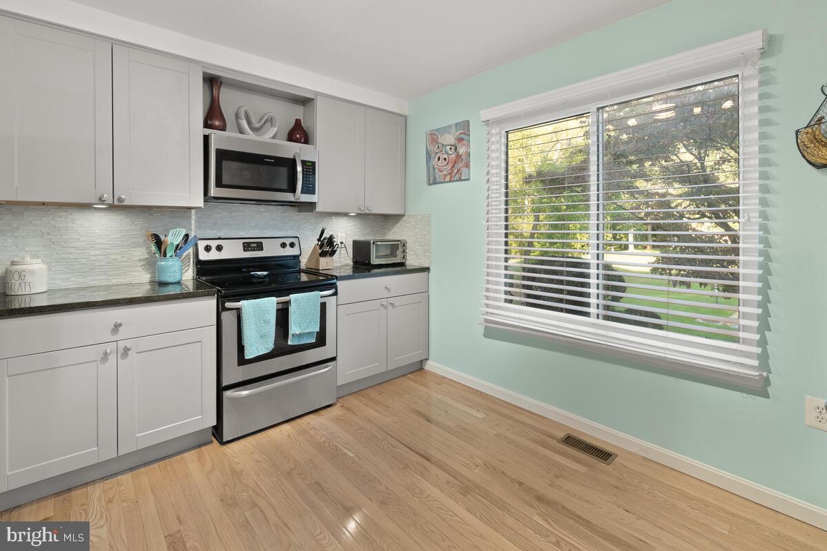 8953 Centerway Road Gaithersburg, MD 20879 - Photo 7 of 37 Kitchen