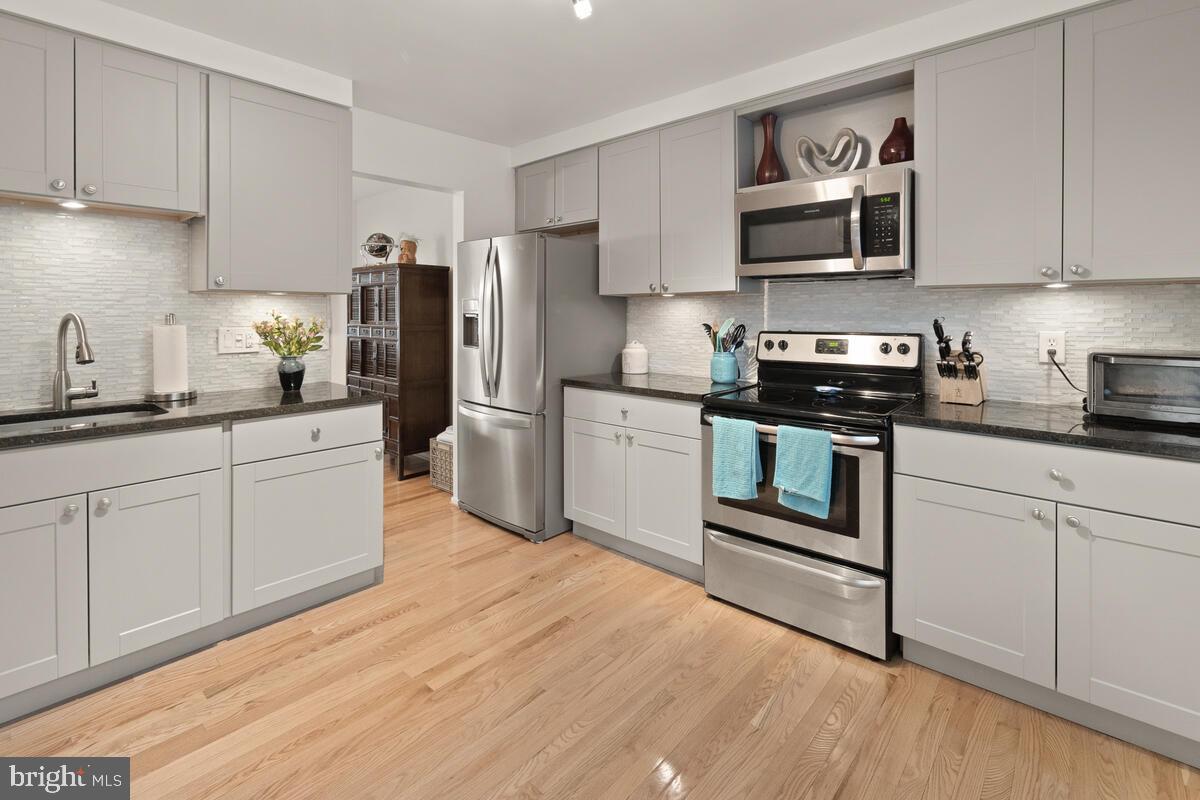 8953 Centerway Road Gaithersburg, MD 20879 - Photo 9 of 37 Kitchen