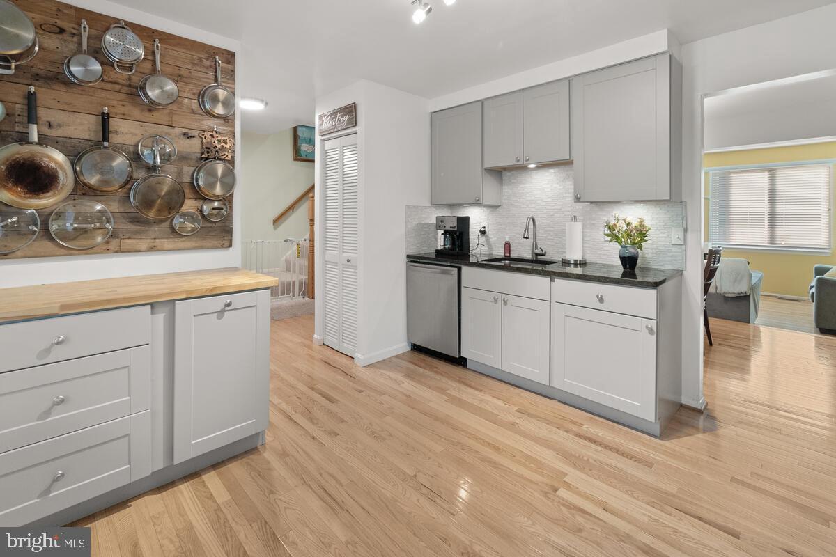 8953 Centerway Road Gaithersburg, MD 20879 - Photo 10 of 37 Kitchen