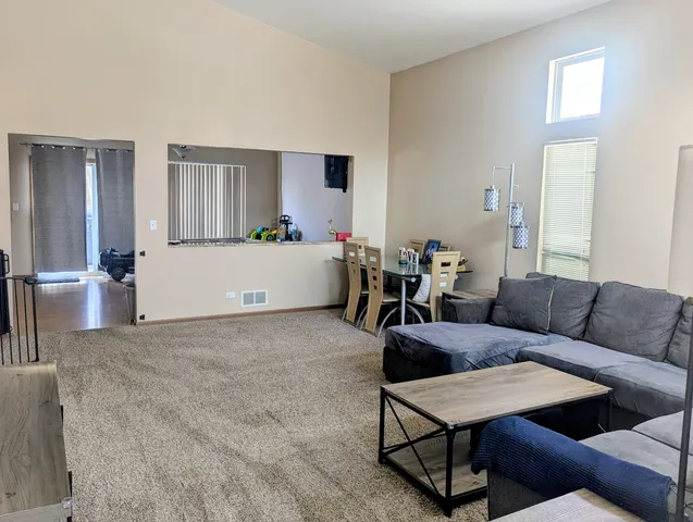 $2,650 | 1080 Noelle Bend, Lake In The Hills, IL 60156