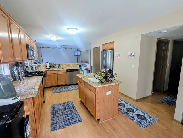 $2,650 | 1080 Noelle Bend, Lake In The Hills, IL 60156