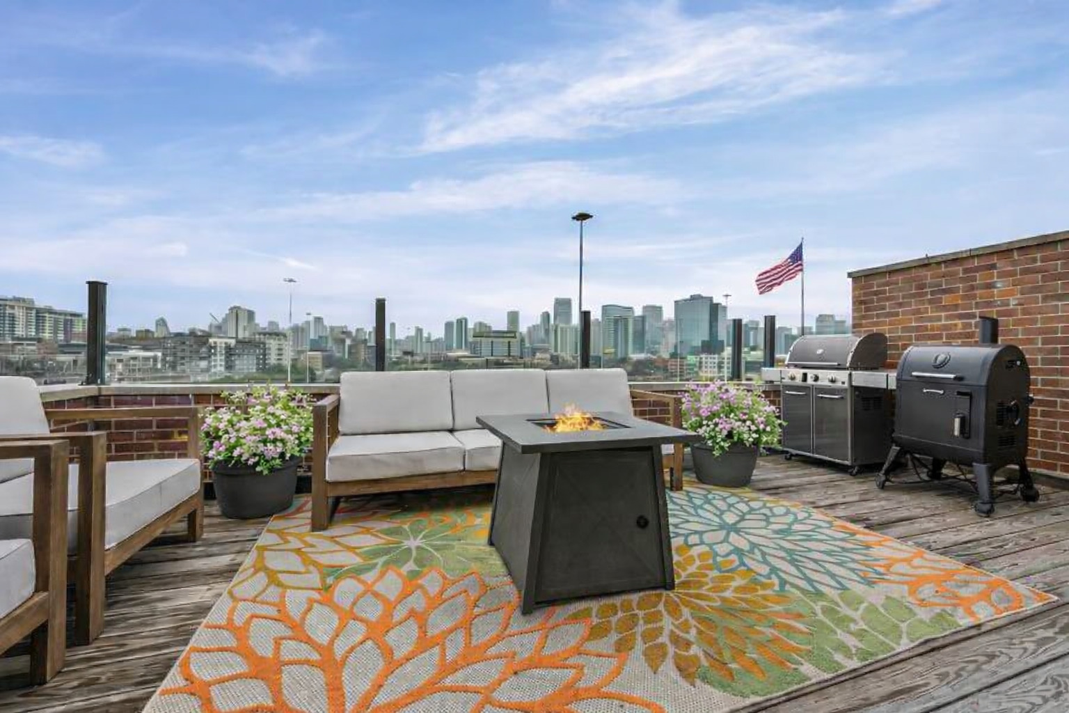 618 North May Street, Unit C Chicago, IL 60642 - Photo 25 of 30 a terrace view with sitting space