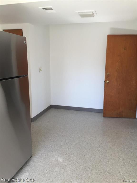 131 Oneida Street, Unit 4 Pontiac, MI 48341 - Photo 7 of 13