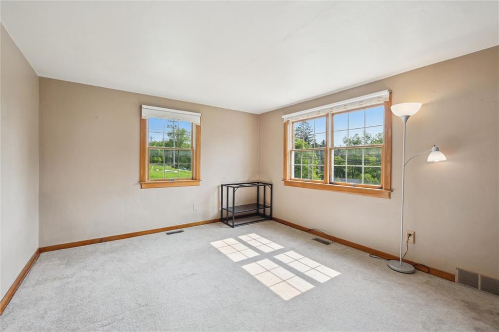 863 Hamil Road Verona, PA 15147 - Photo 5 of 26 Gallery Image 5