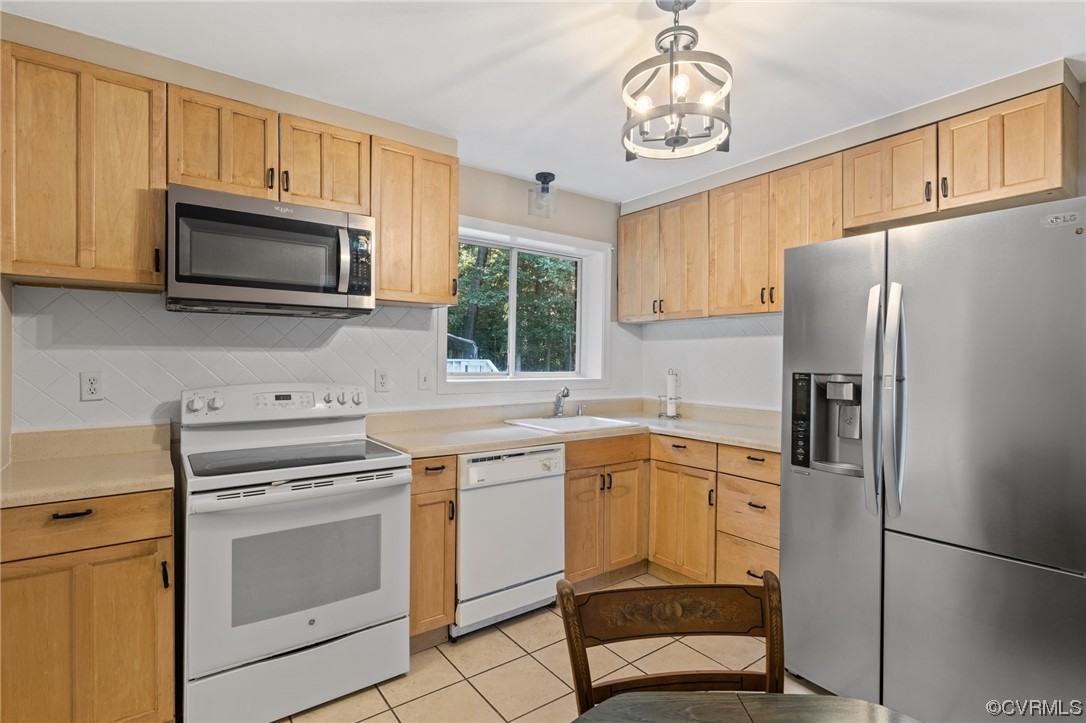 1601 Olde Coalmine Road Midlothian, VA 23113 - Photo 12 of 40 a kitchen with stainless steel appliances granite countertop a refrigerator stove microwave and sink