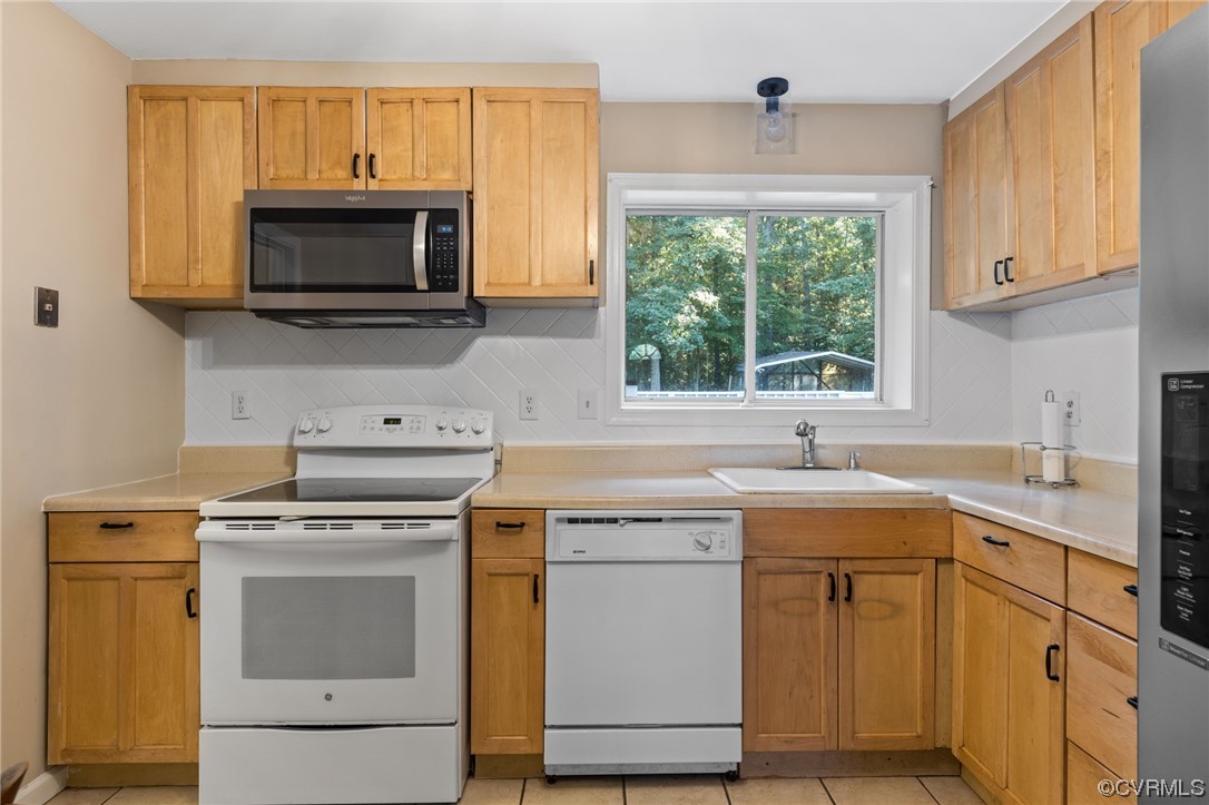 1601 Olde Coalmine Road Midlothian, VA 23113 - Photo 13 of 40 a kitchen with a stove microwave and sink
