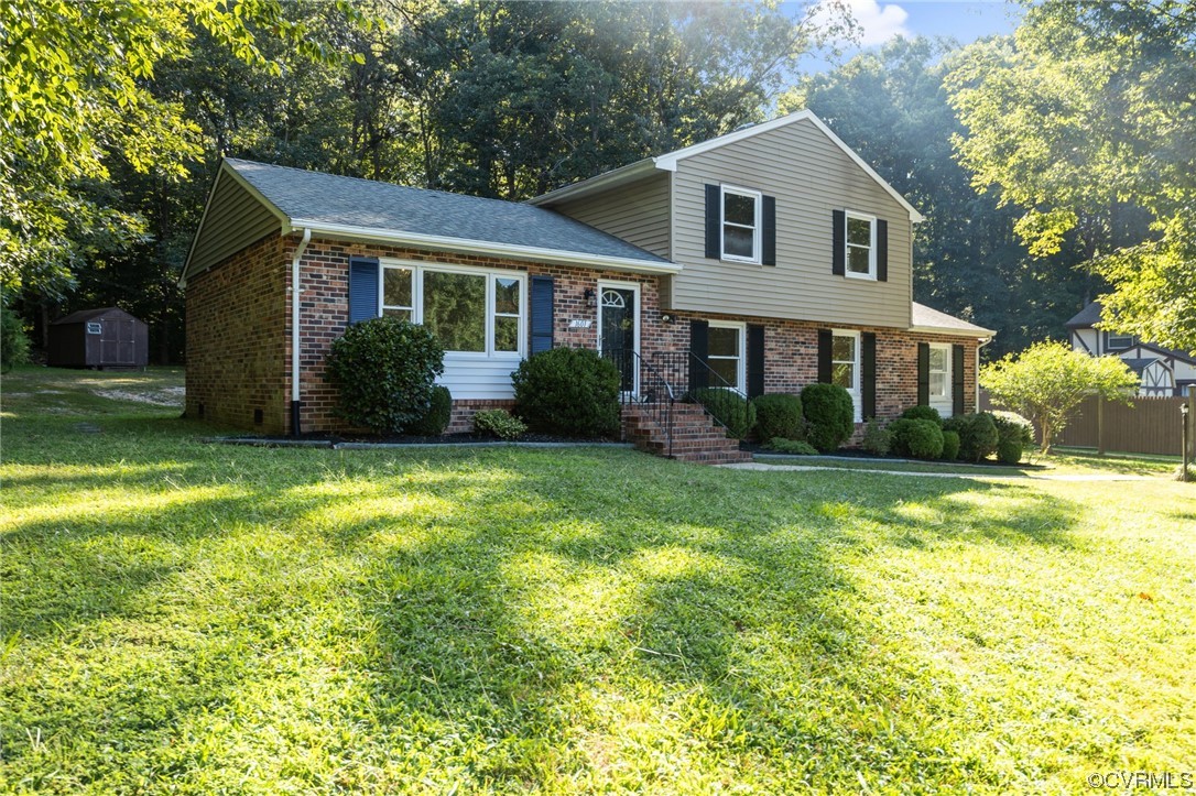 1601 Olde Coalmine Road Midlothian, VA 23113 - Photo 2 of 40 a view of a yard in front of house