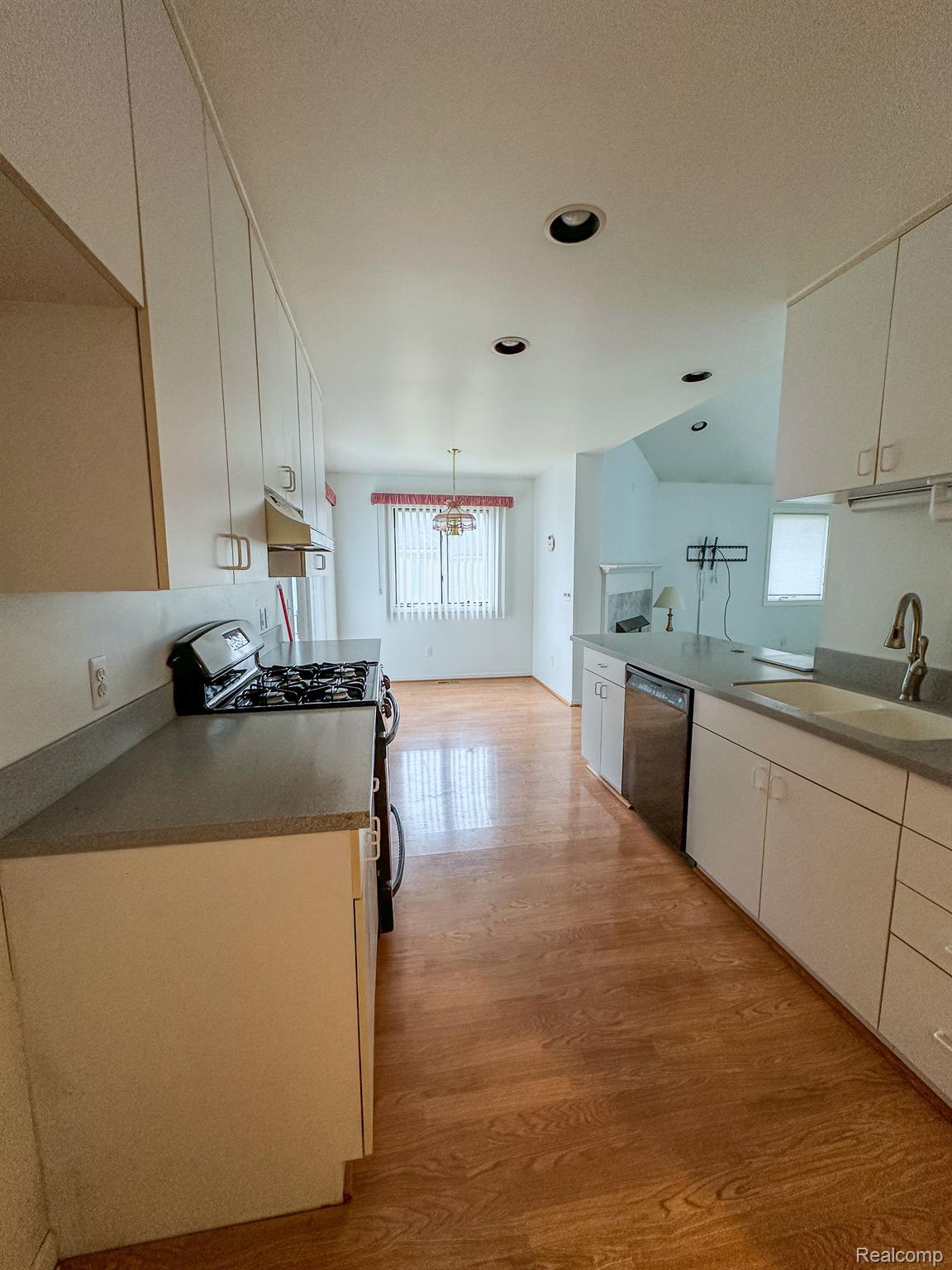 1351 Hunter Road Brighton, MI 48114 - Photo 15 of 38 Gallery Image 15