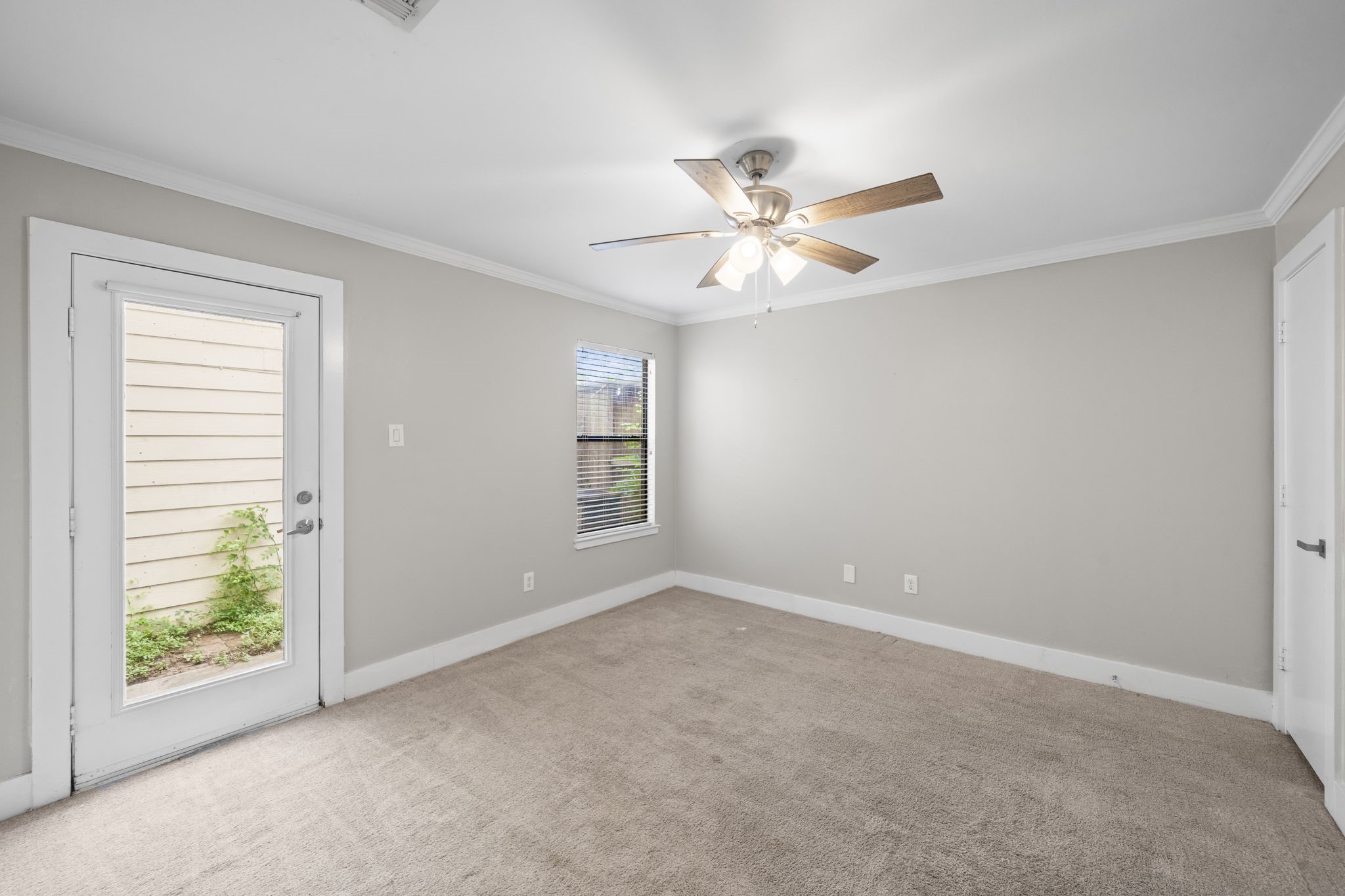 2154 Arabelle Street Houston, TX 77007 - Photo 15 of 45 Bedroom - 1st floor